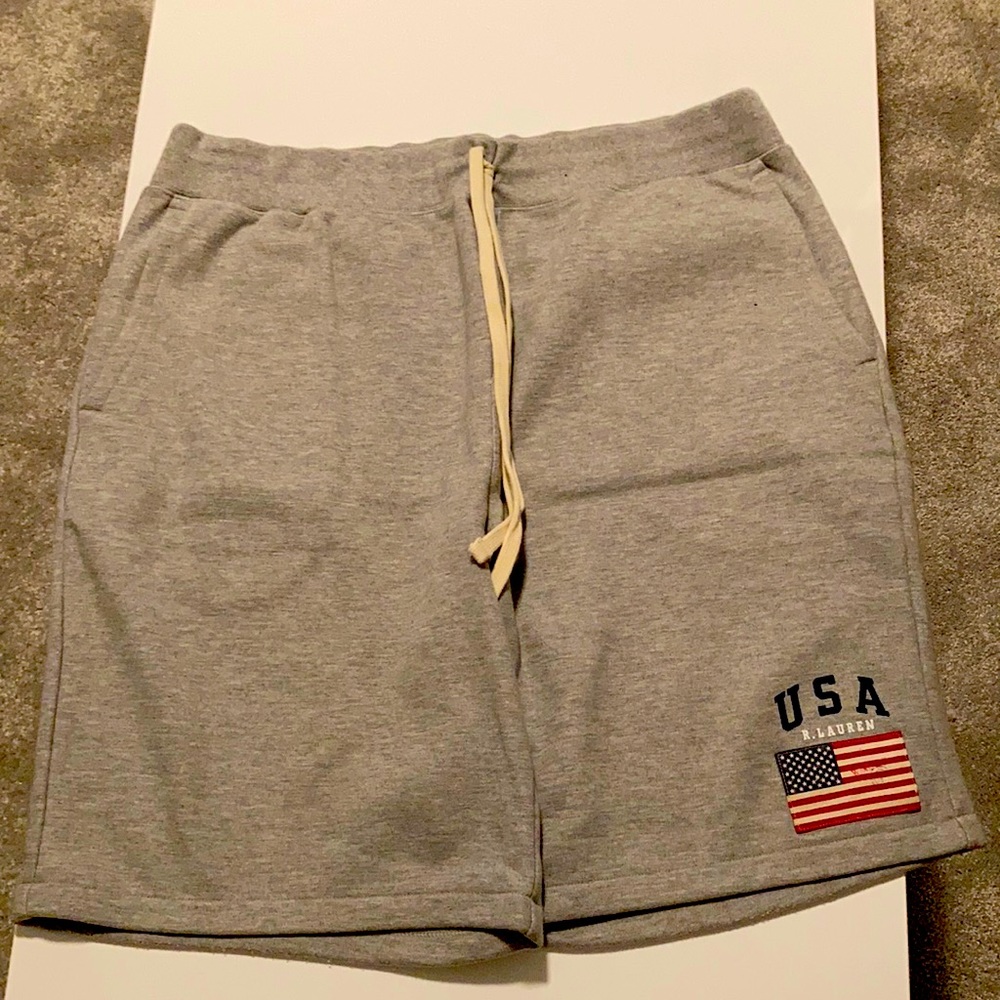 POLO SHORT NWOT XXL.